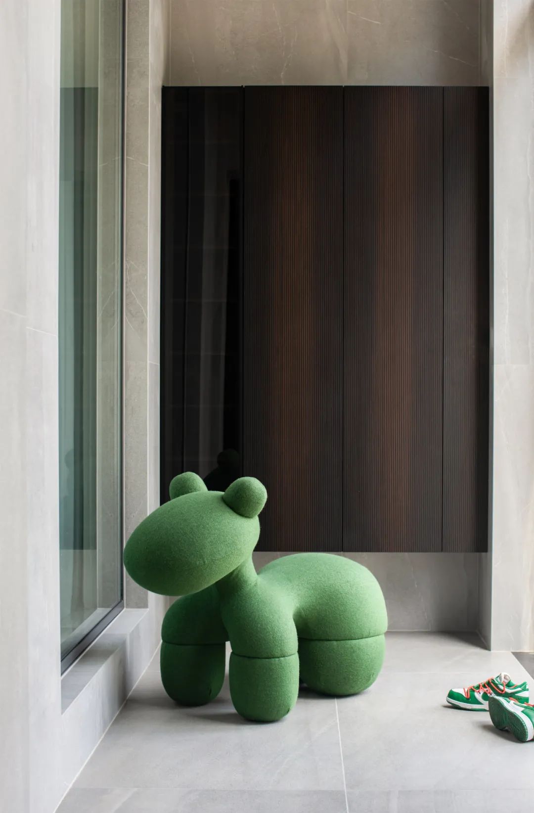 珠宝设计师的300㎡复式别墅，意式简约，美到极致！-11