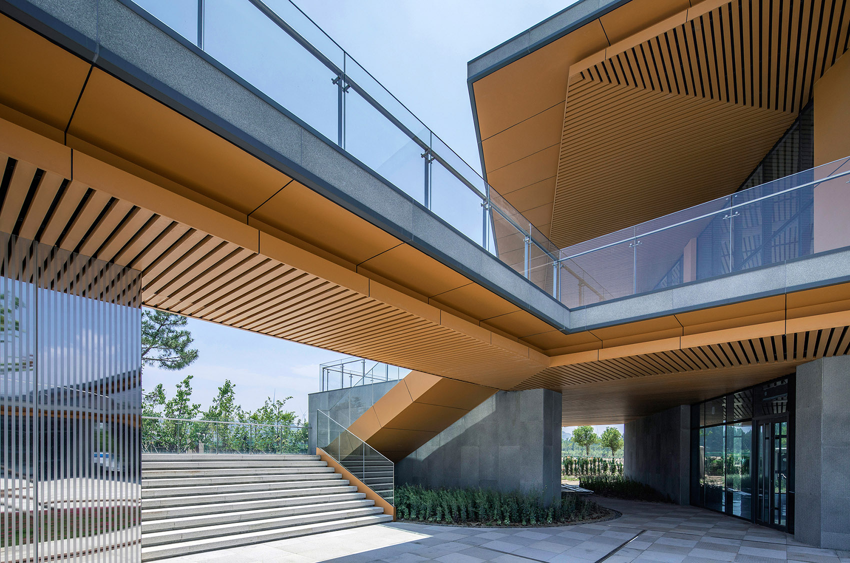 青岛七色山矿坑花园游客中心
-13