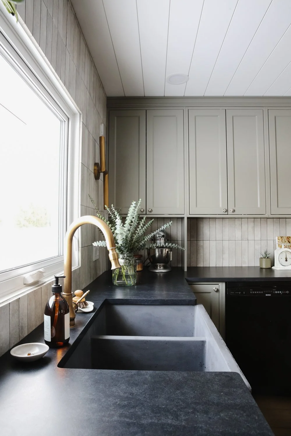 Farmer's Daughter Interiors & Design  - Midcentury Farmhouse -0