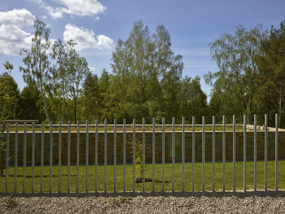 捷克森林中的悬浮别墅-27