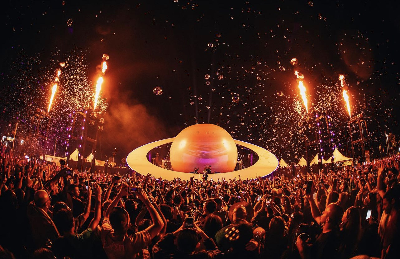 ABSTRACT SATURNO 2023-45