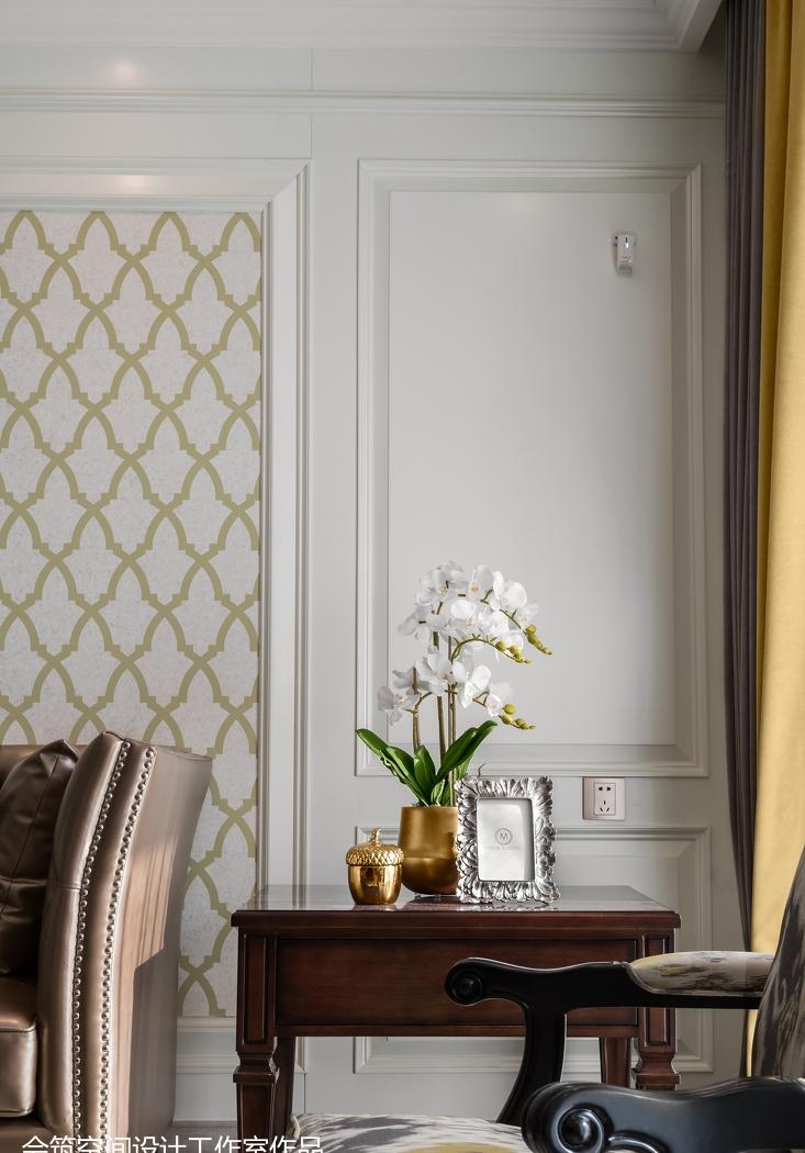 轻奢生活空间,金属质感与色彩的完美融合-4