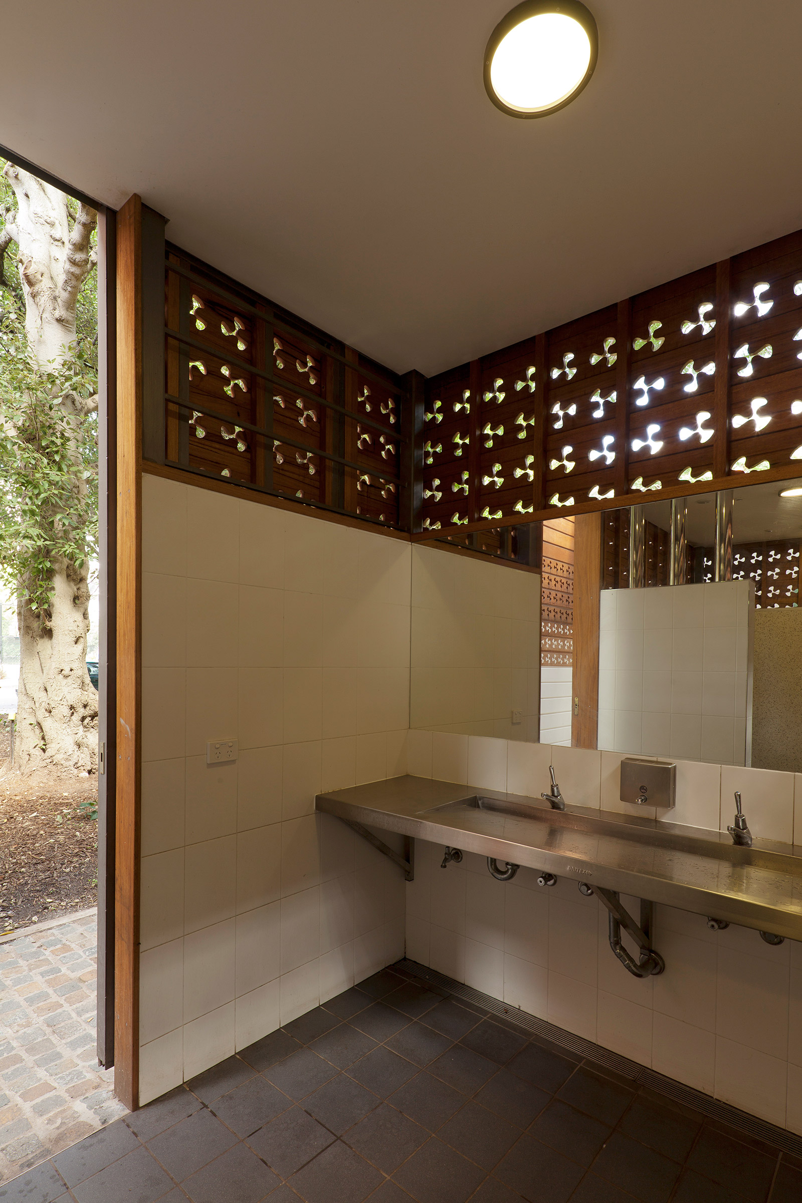 花卉力量 | 雷格·巴特利椭圆形看台翻新-11