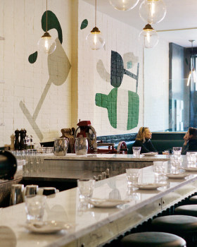 蒙特利尔 Brasserie Melrose 餐厅手绘壁画设计
