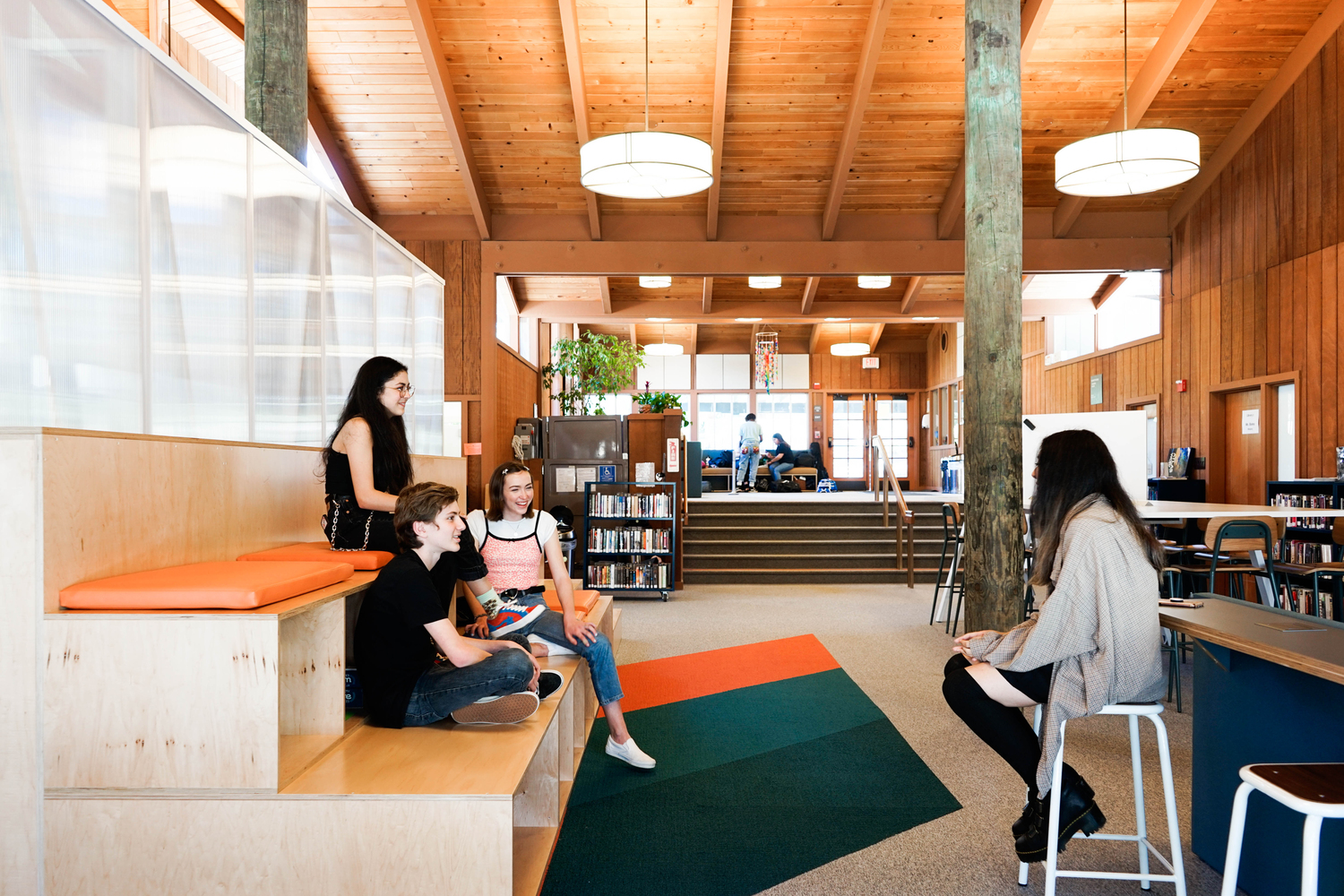 加州校园图书馆的活力重塑-36