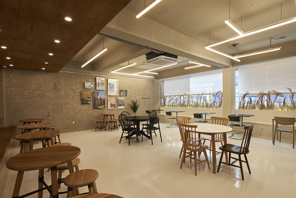 现代简约 39 平咖啡厅室内设计案例-10