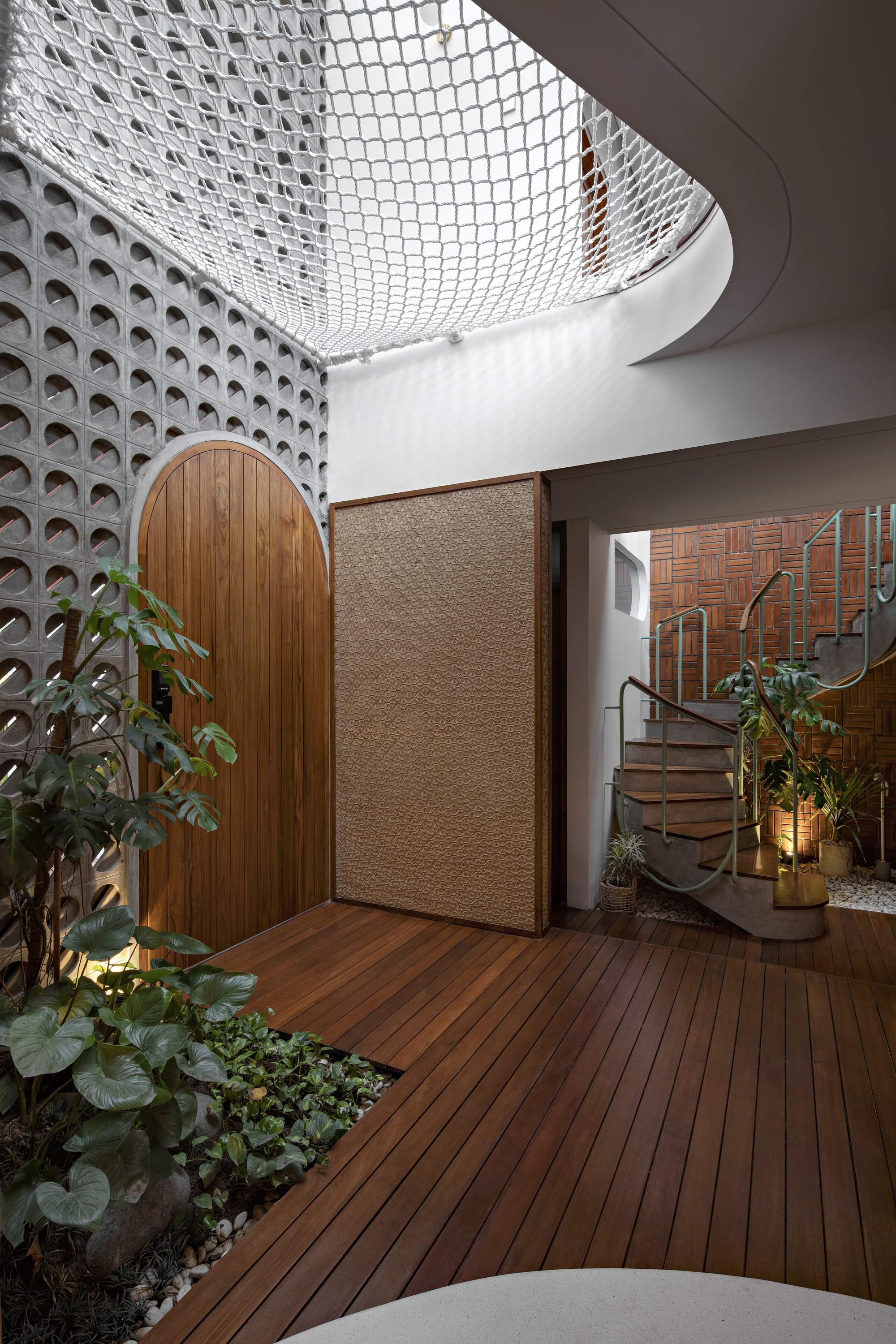 心烦意乱的房子丨印度丨Ismail Solehudin Architecture-48