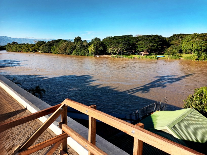 哥伦比亚木质太阳能城市家具塑造公共空间-35