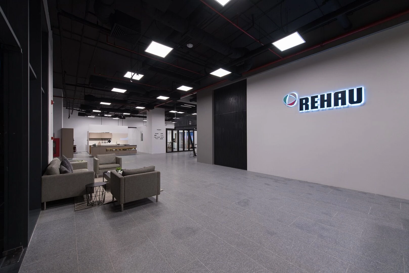越南河内 Rehau 展示厅——创新材料展示与办公空间的完美融合-16