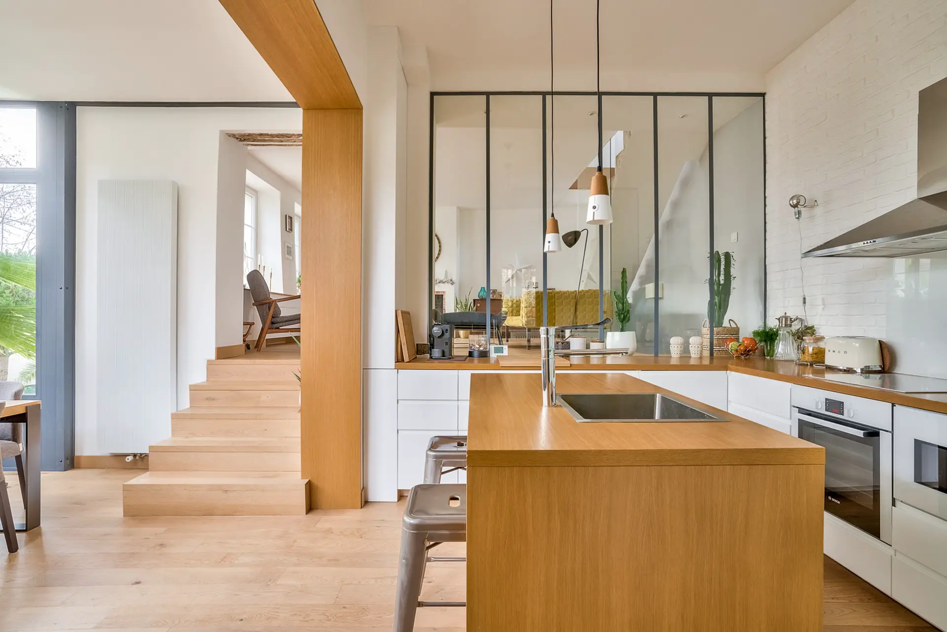 巴黎西区 | 旧看守房变现代家庭住宅，这个扩建技巧值得学！-5