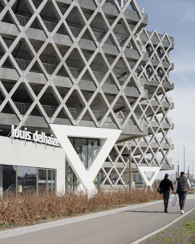 停车大楼的动态转换空间-27