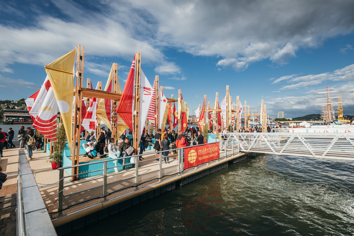 法国鲁昂临时公园·绚丽多彩的帆船造型-14