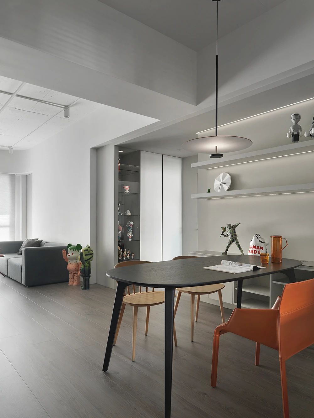 72㎡黑白灰艺术感住宅设计-14