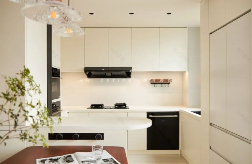 别光盯着墙顶家具了,柜门才是隐藏颜值C位!-9