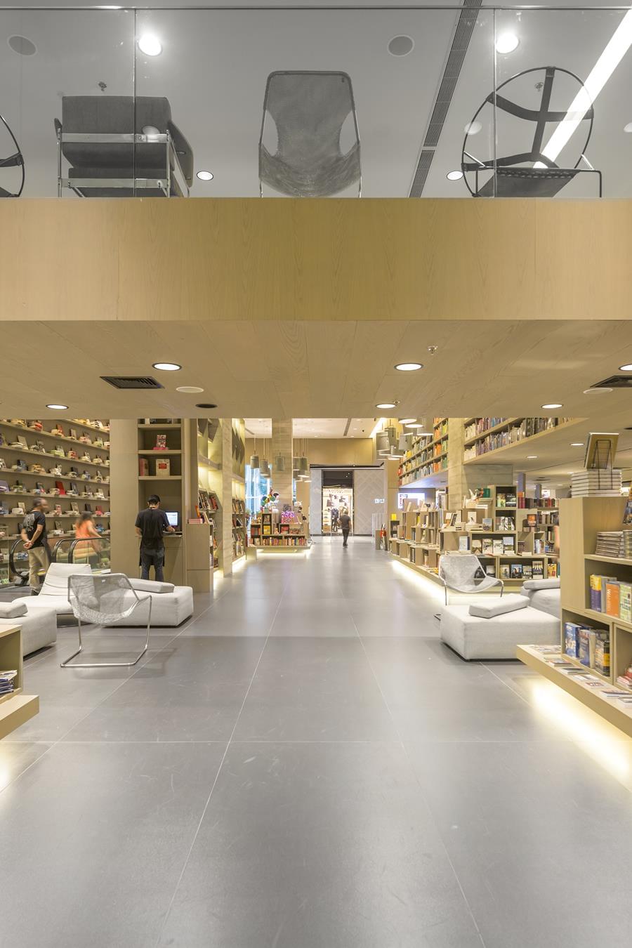 里约热内卢的绿洲 · Livraria Saraiva 书店设计-7