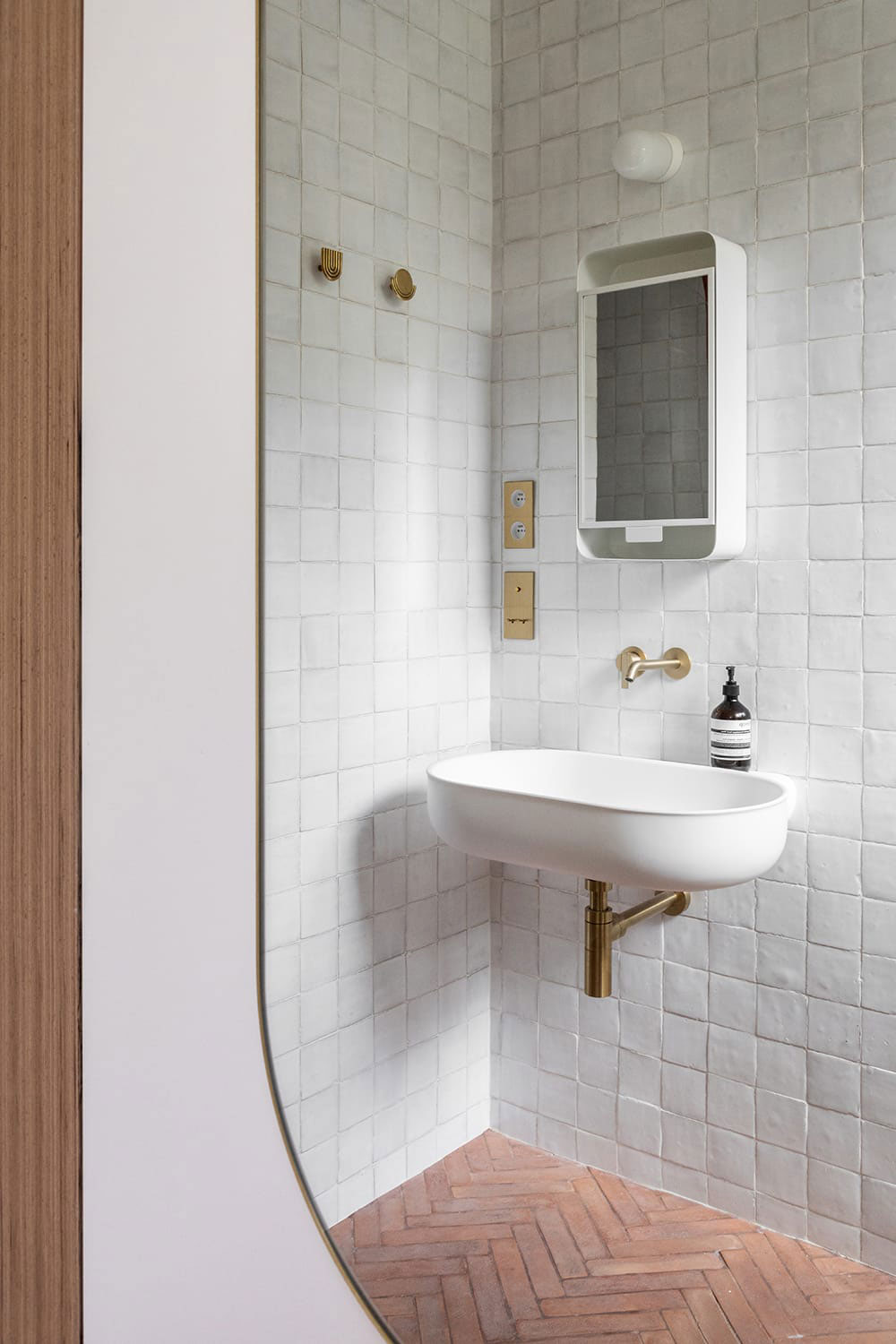 巴黎明亮现代公寓的独特设计-23