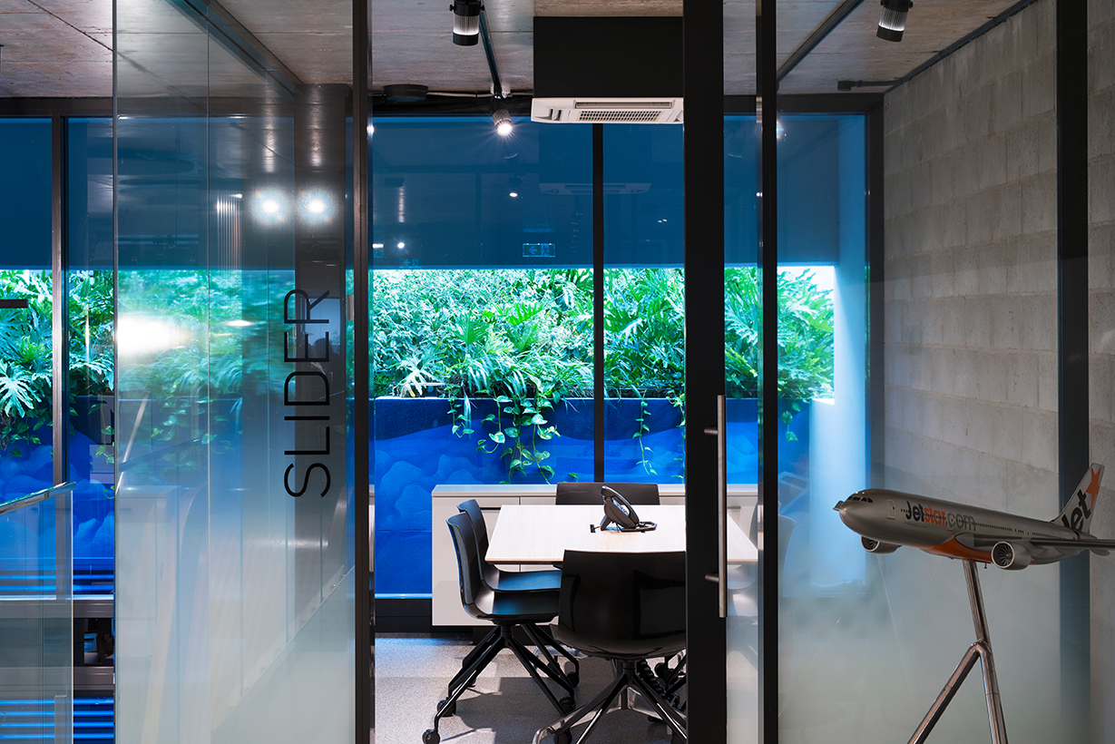 灵活高效，航空护理公司的创意办公空间-21