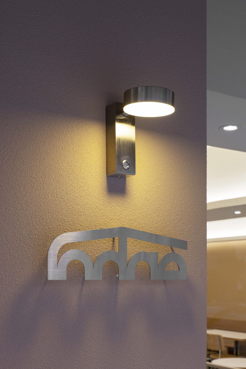 白色梦幻 | 现代简约风格的咖啡厅设计-10