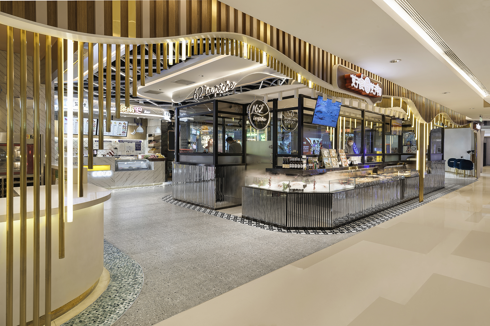 新天地 360 广场的社交美食广场-0