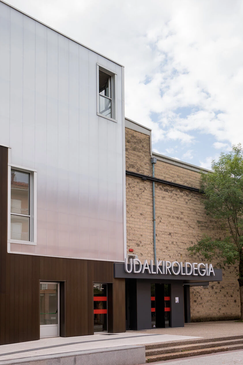 埃尔纳尼游泳池丨西班牙丨Uzcanga Architects-7