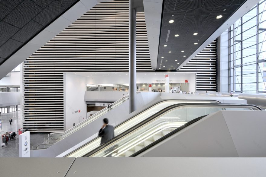 Messehalle 11 und Portalhaus FFM Messeneubauten-10