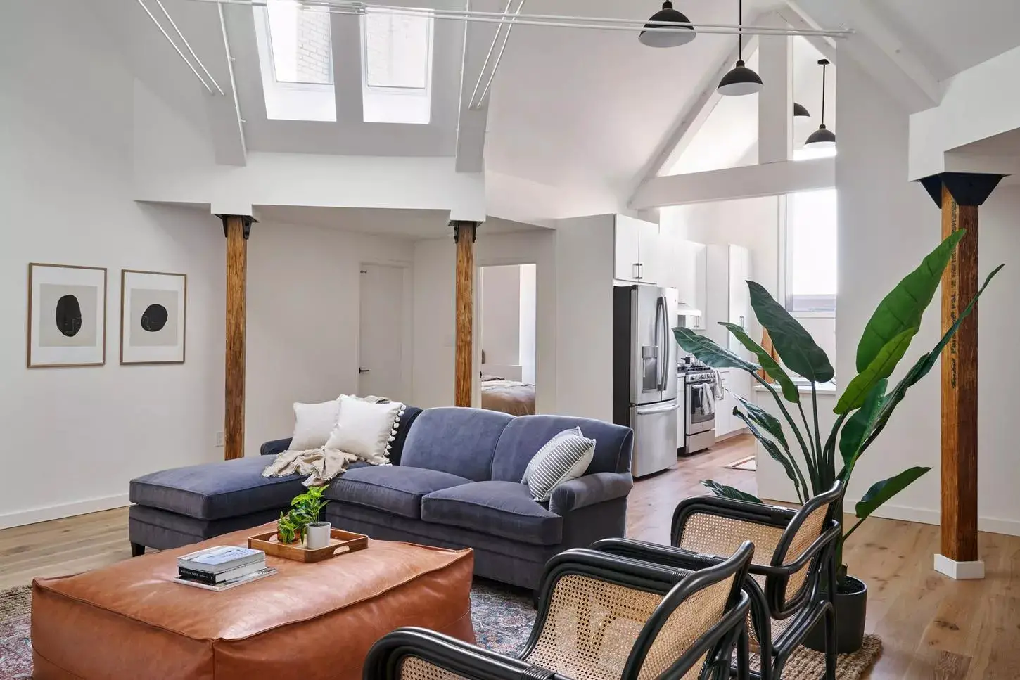 废弃教堂变时尚共享公寓，复古与现代的完美结合-1