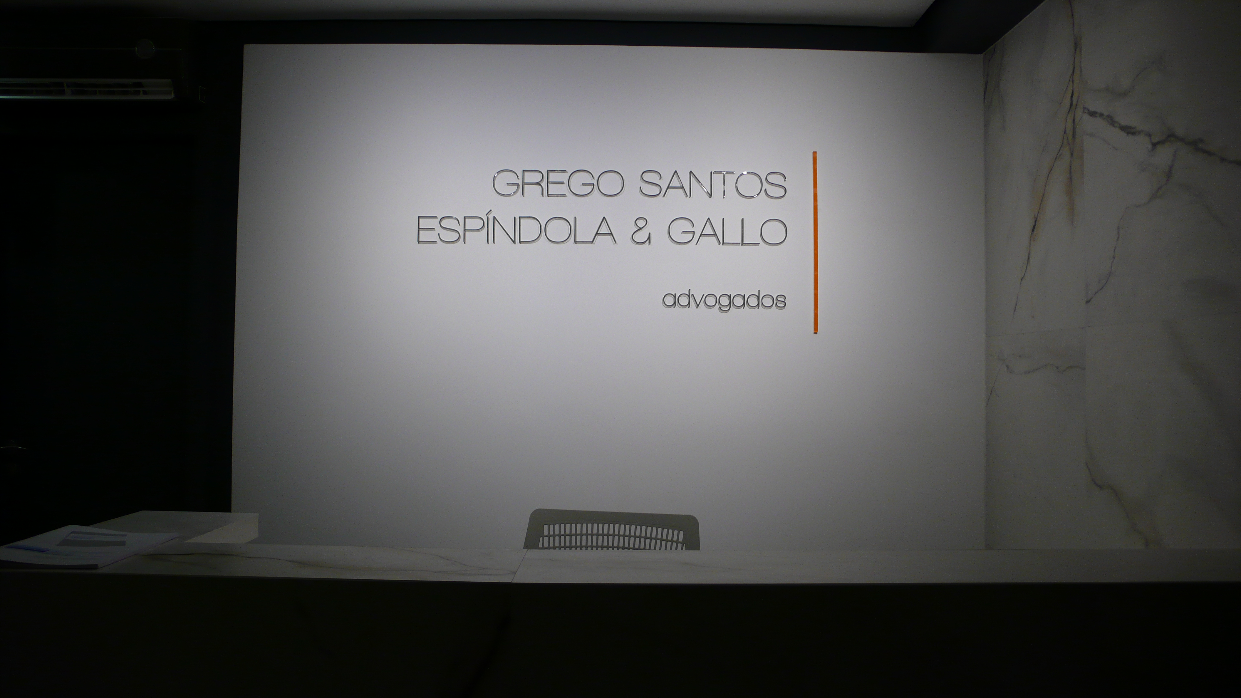 年轻律师的专业办公室设计-17