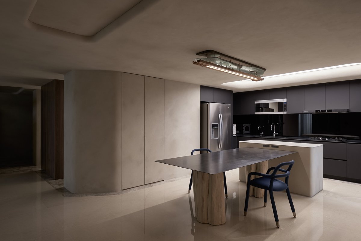 「最深的寧靜來自空無的頓悟」以光重構家居感官深度，安然庇護人們思緒和情感寄託的複層居宅 — Hey!Cheese-5