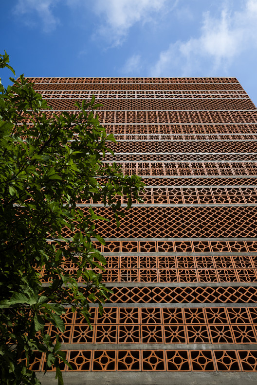 越南 Binh Thanh 小公寓设计 · 城市中心的绿色庭院-26