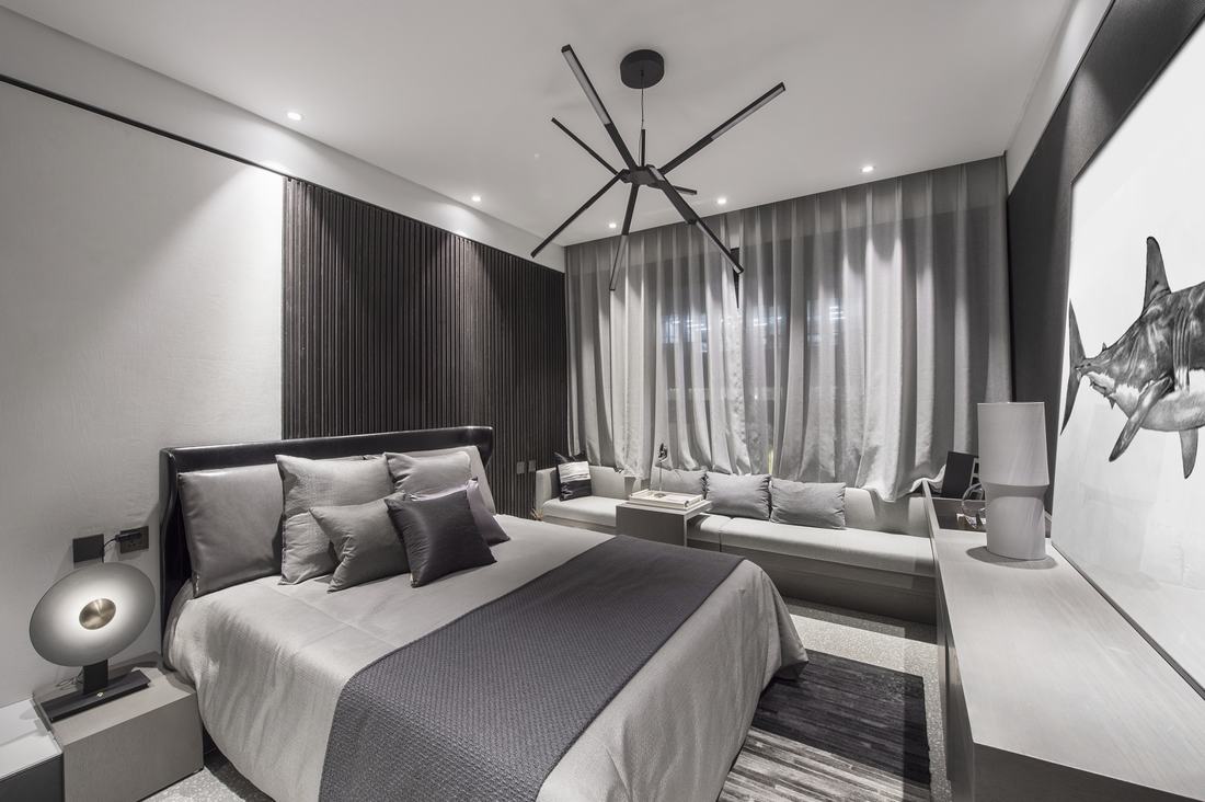 140平米爆改为一室，宠物鲨鱼的黑白世界极简至极-24