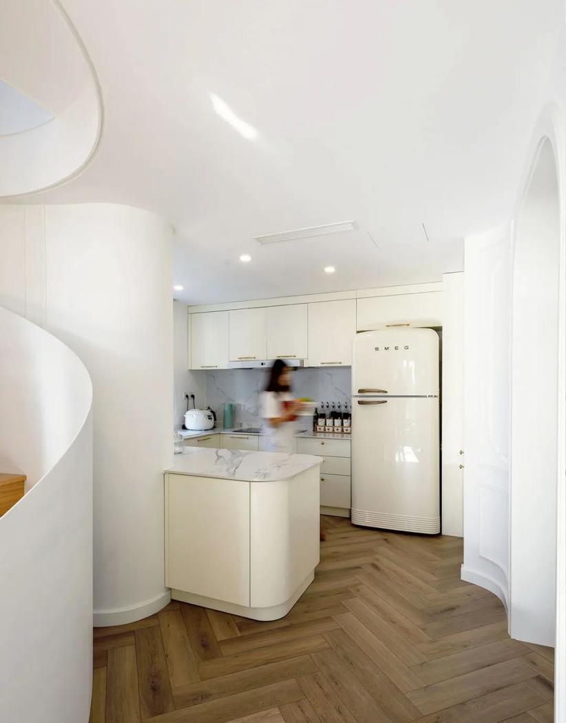 法式旋转楼梯公寓-28