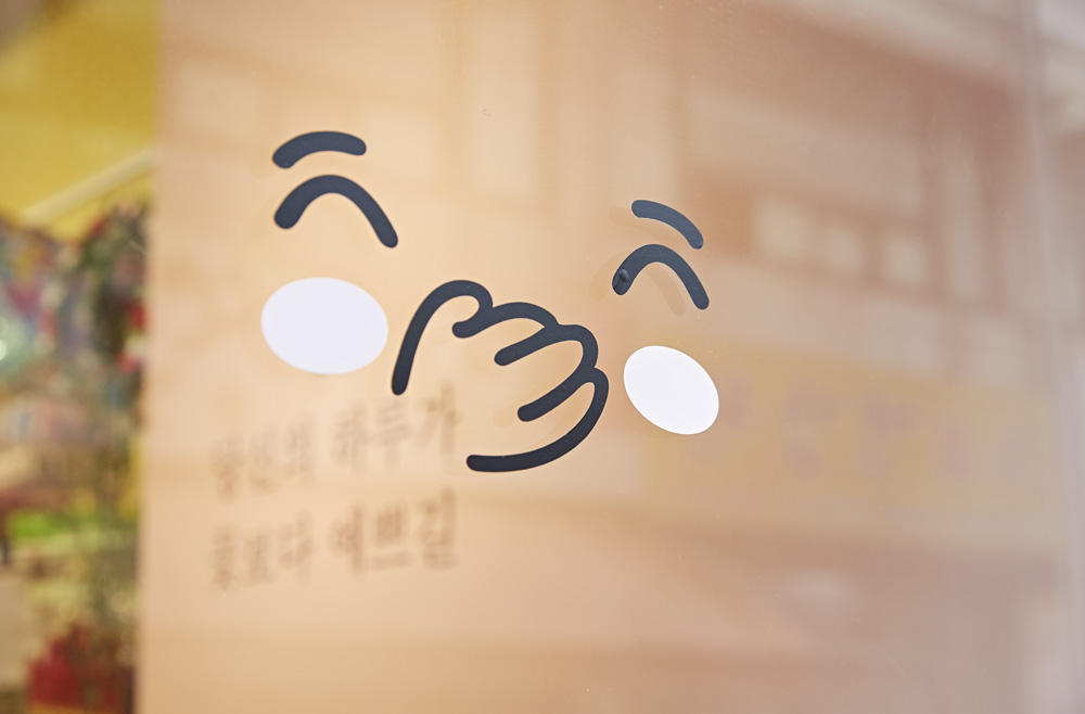 独特设计理念 | 8 平米小型唱片店的魅力室内改造-13