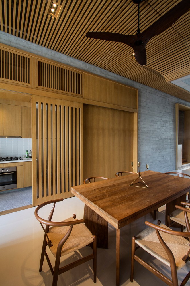 新加坡楔形屋顶混凝土住宅-18