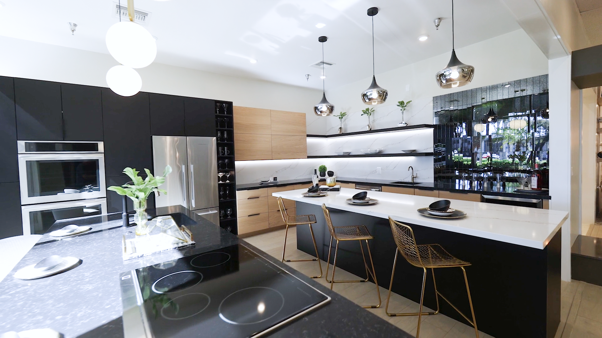 现代农舍餐厅室内设计,当代厨房展厅丨美国梅萨丨Joselyn Rendon-6