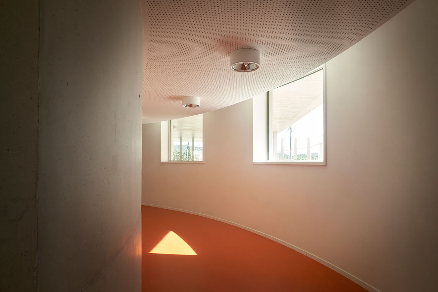 法国 Pomme de Pin 学校建筑群 | 室内景观丰富，融入自然-50