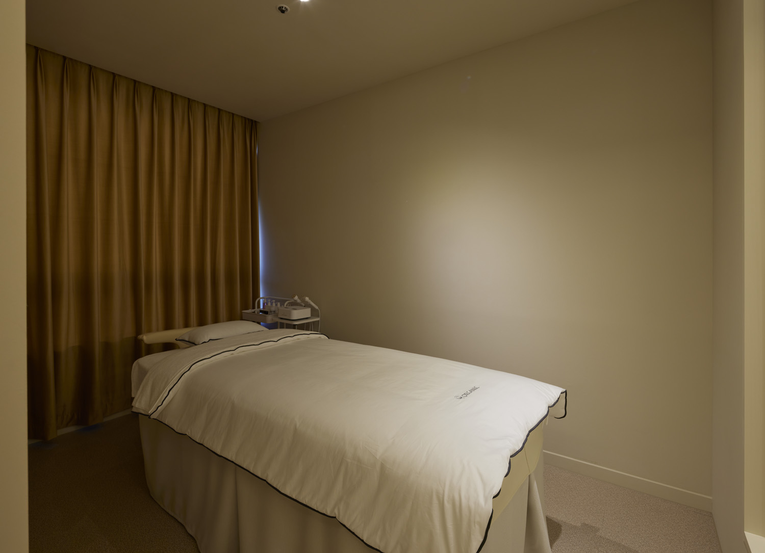 高级时尚的 21 平米皮肤管理室内设计-11