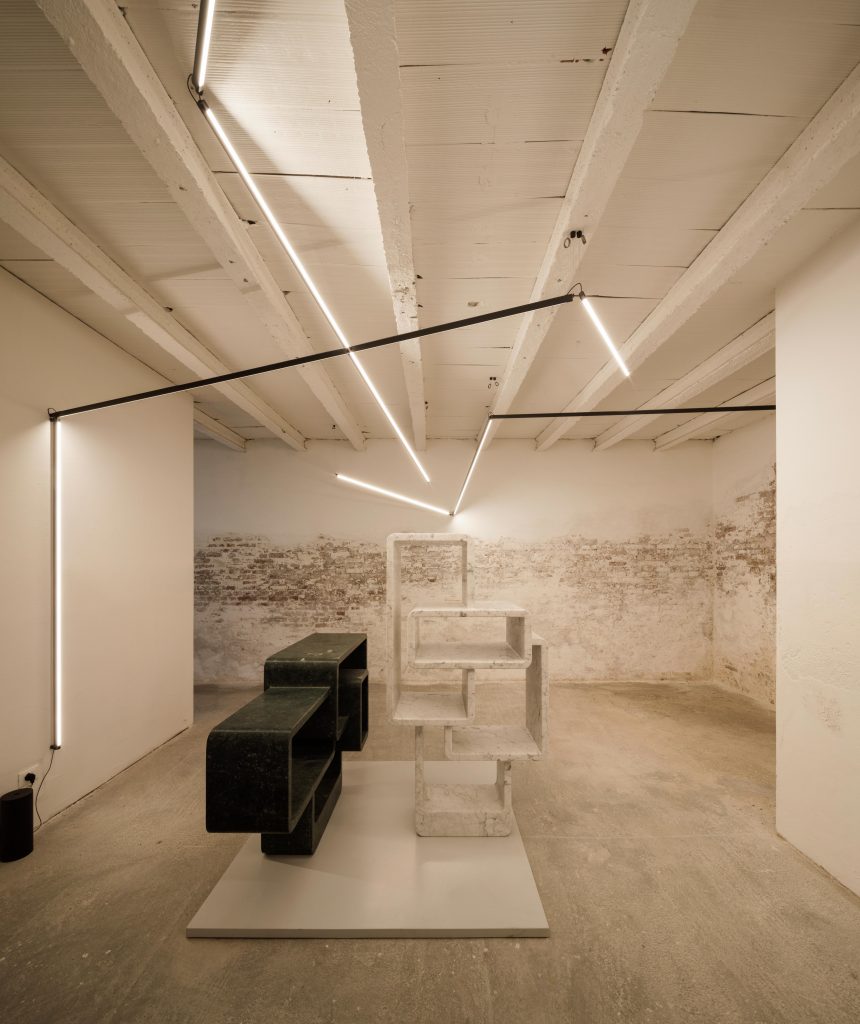 威尼斯设计双年展 2021 | Sticks 照明装置点亮 SPUMA 艺术空间-11