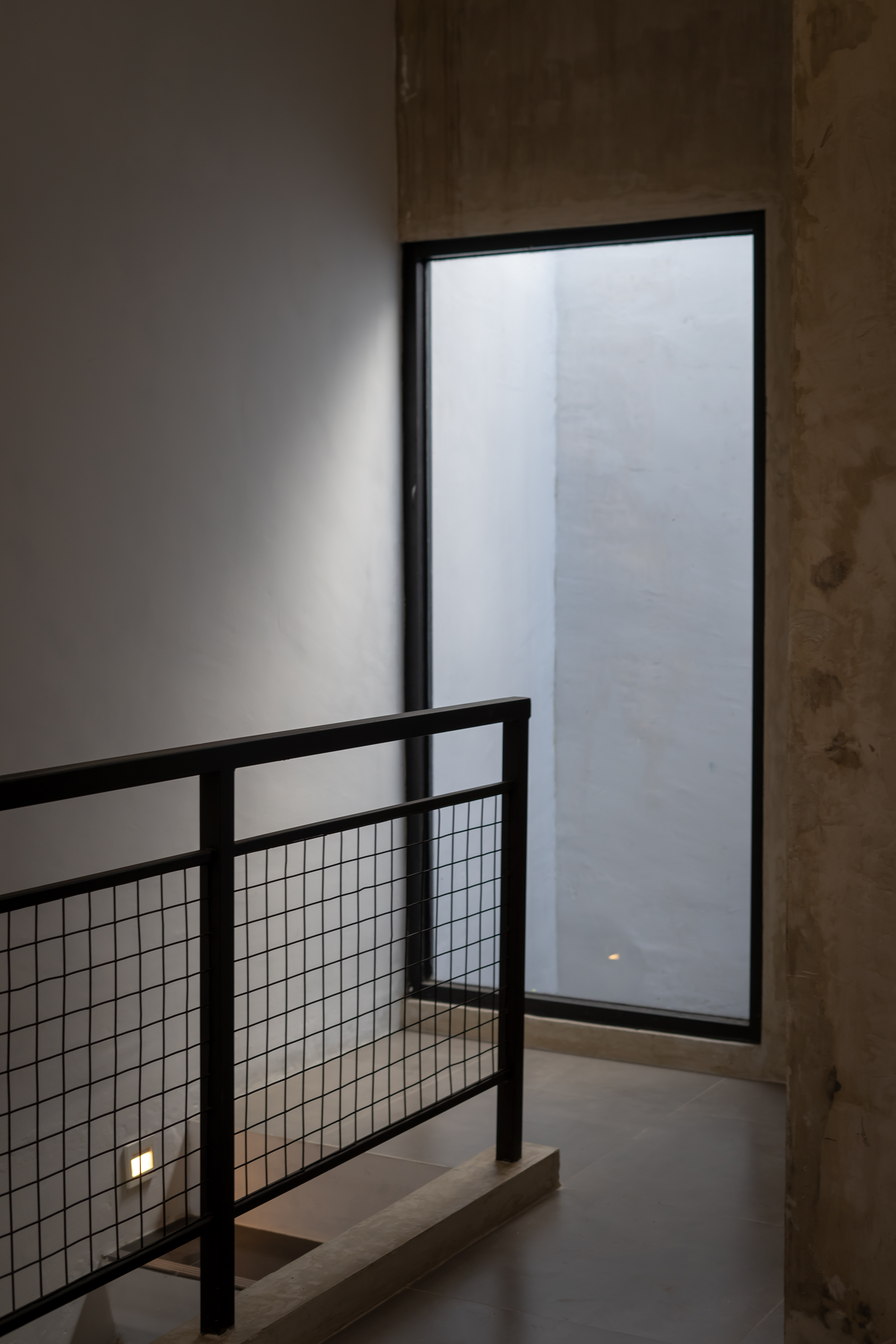 Modern Industrial House-10