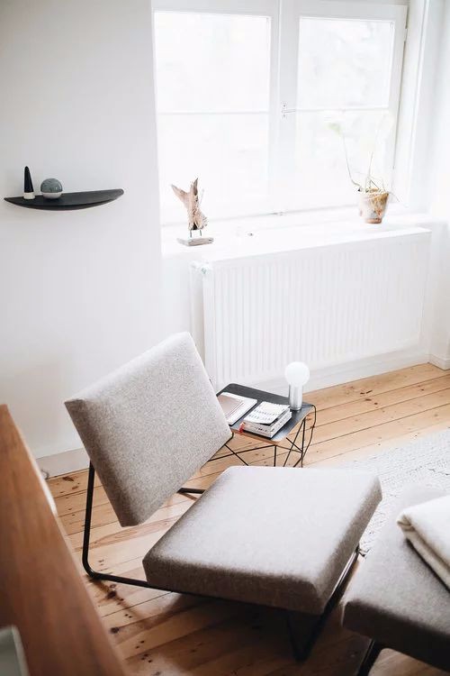 67㎡ 小公寓，墙壁上的层板、挂钩、衣架设计的太赞了-12