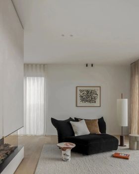 比利时 Oudenaarde 的浪漫象牙白住宅设计丨Oudenaarde 和 Ville Design