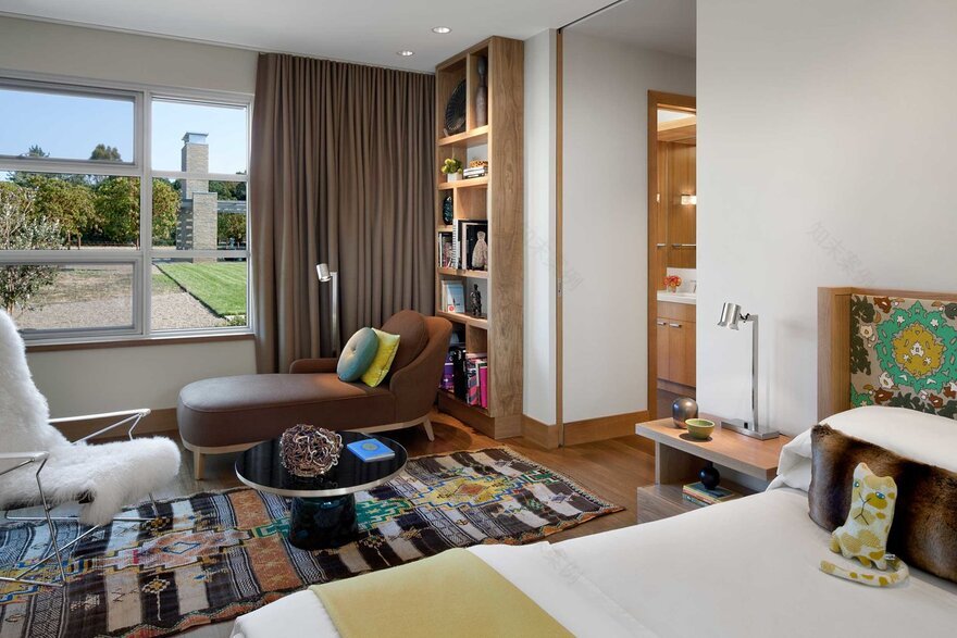 Sonoma Single Family House with a Seamless Transition from Inside to Out-24