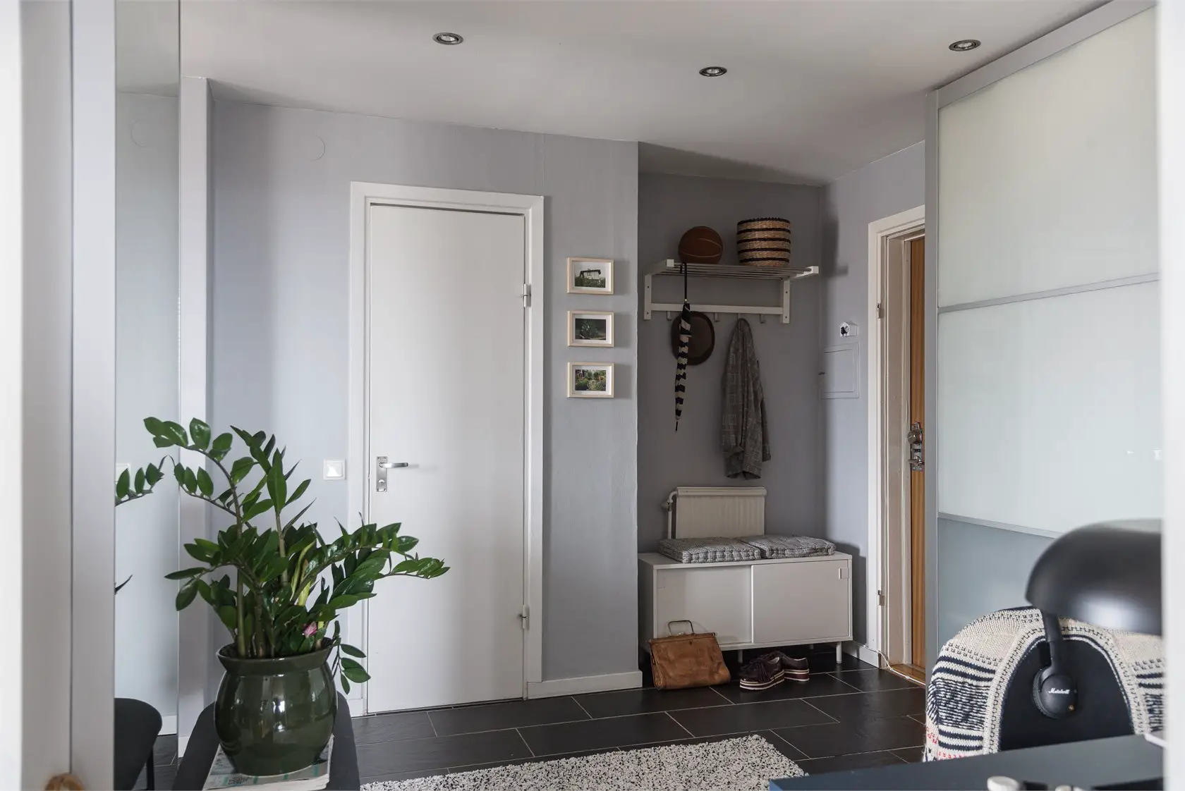 瑞典湖景公寓 | 灰色优雅与自然和谐共生-14