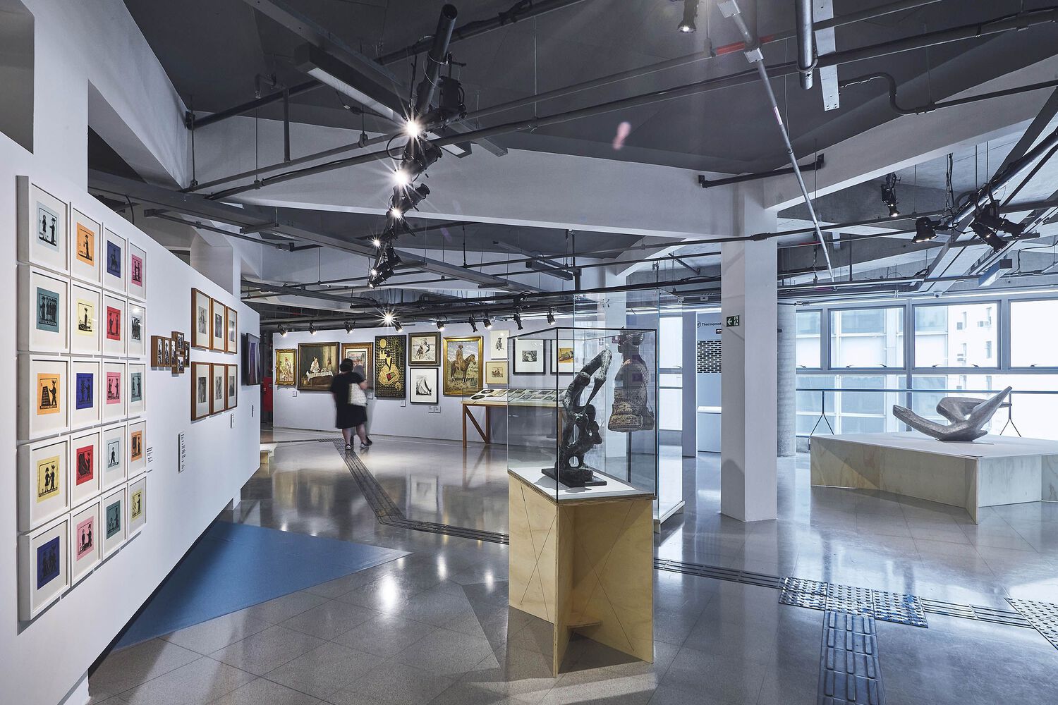 巴西圣保罗 Sesc 24 de Maio 现代艺术展览设计丨Juliana Godoy,gru.a-36