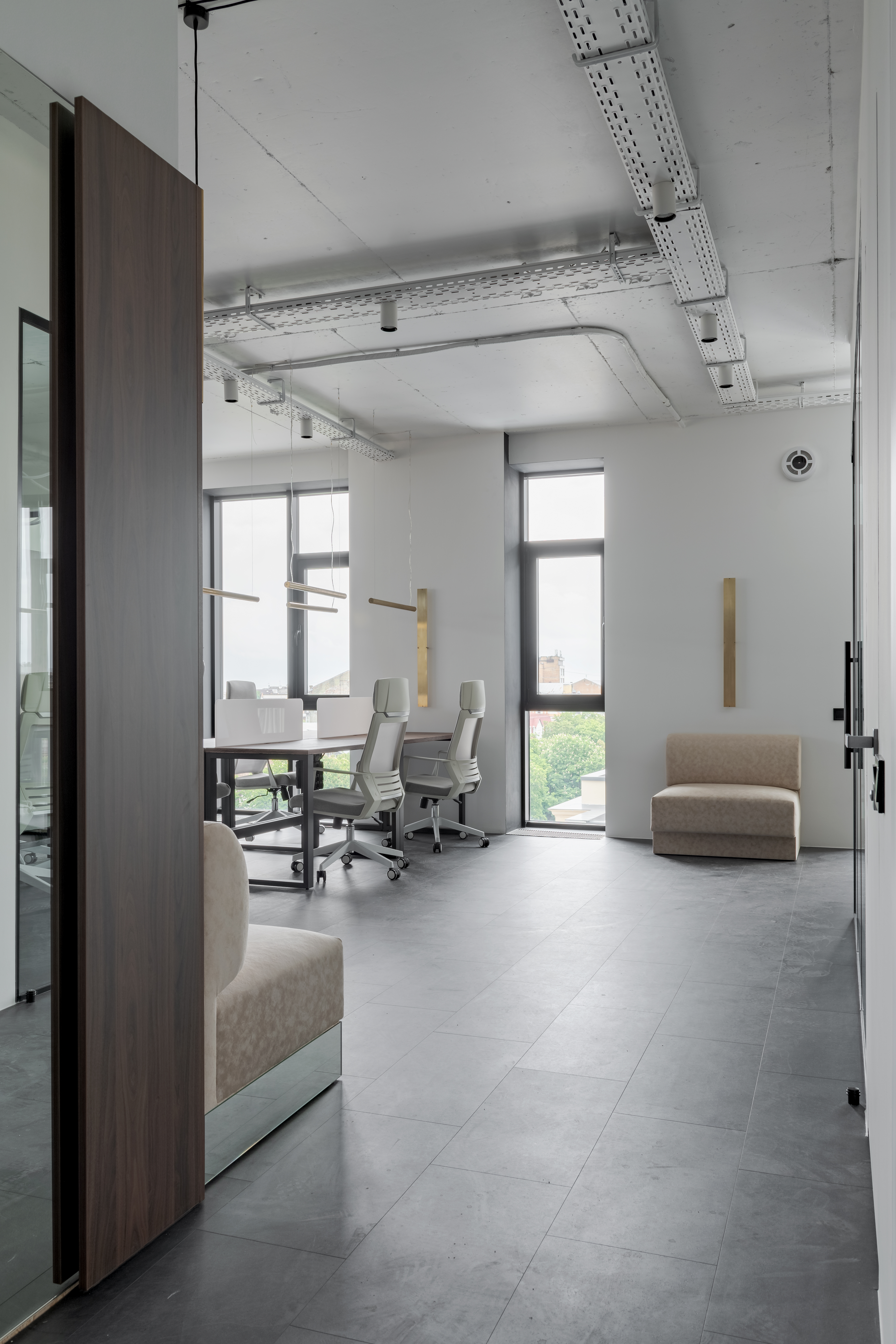 Minimalistic office in the center of the Kyiv-8