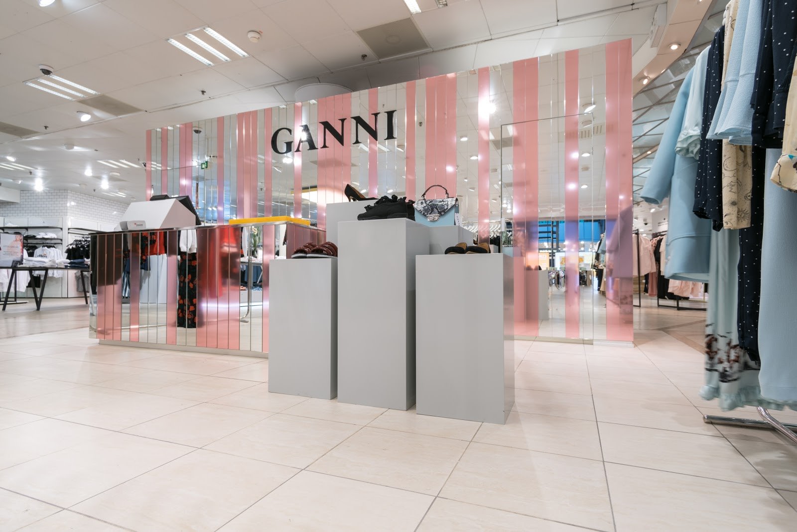 Ganni在哥本哈根Magasin百货店内店铺设计丨丹麦哥本哈根丨未明确提及具体设计团队名称-16