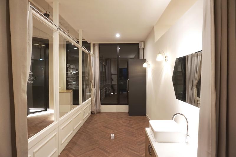 现代简约 17 坪皮草商店设计-5