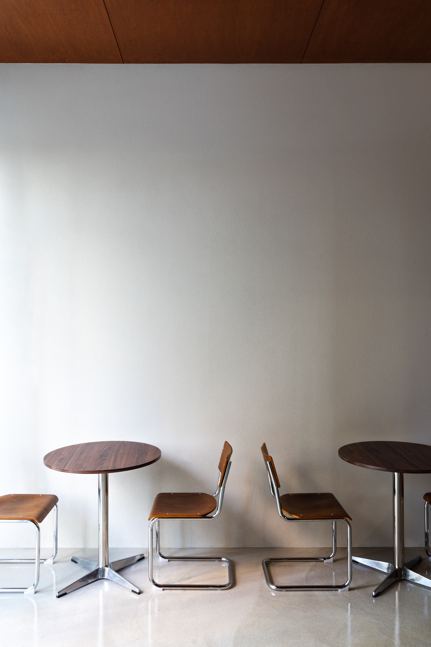 白色与木纹的 13 平贝克里咖啡厅设计-13