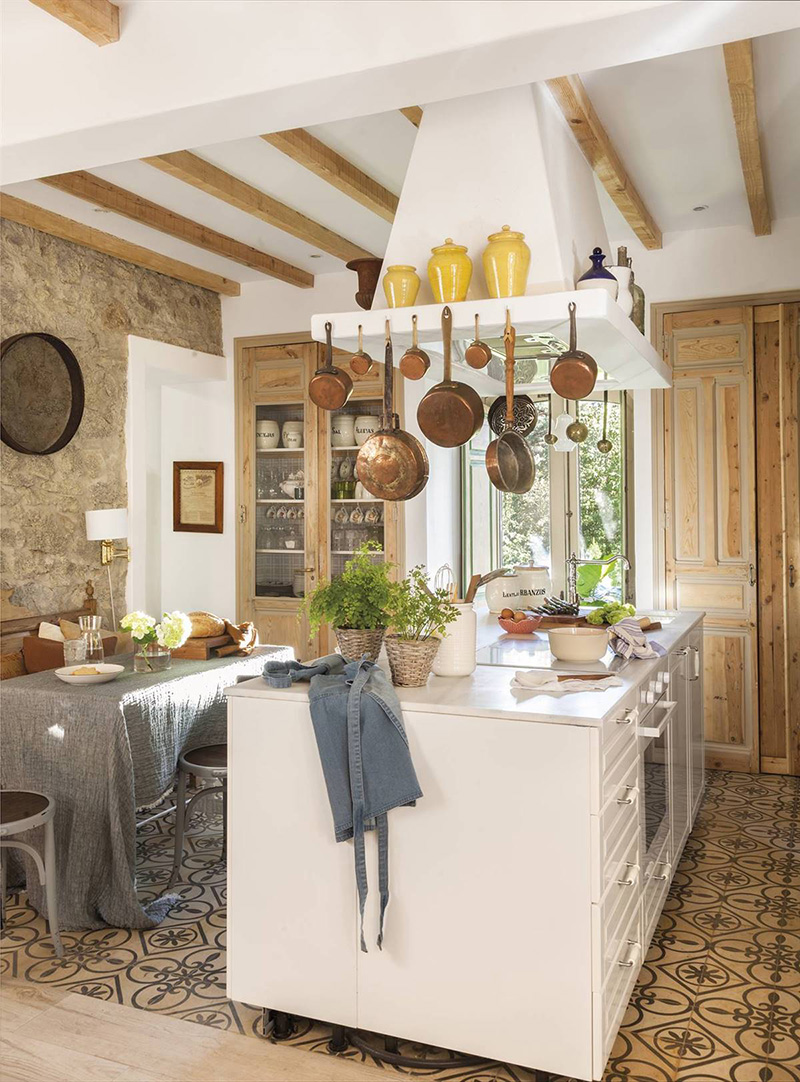 西班牙百年古宅浴火重生，复古韵味浓厚-7