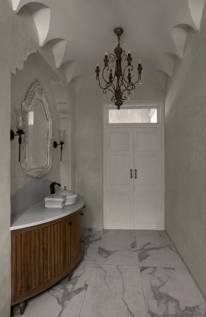 鸡蛋花庄园
注:Frangipani常见指鸡蛋花 ,Estate有庄园、地产等意思,结合语境这里翻译为鸡蛋花庄园较为合适 丨FADD Studio-29