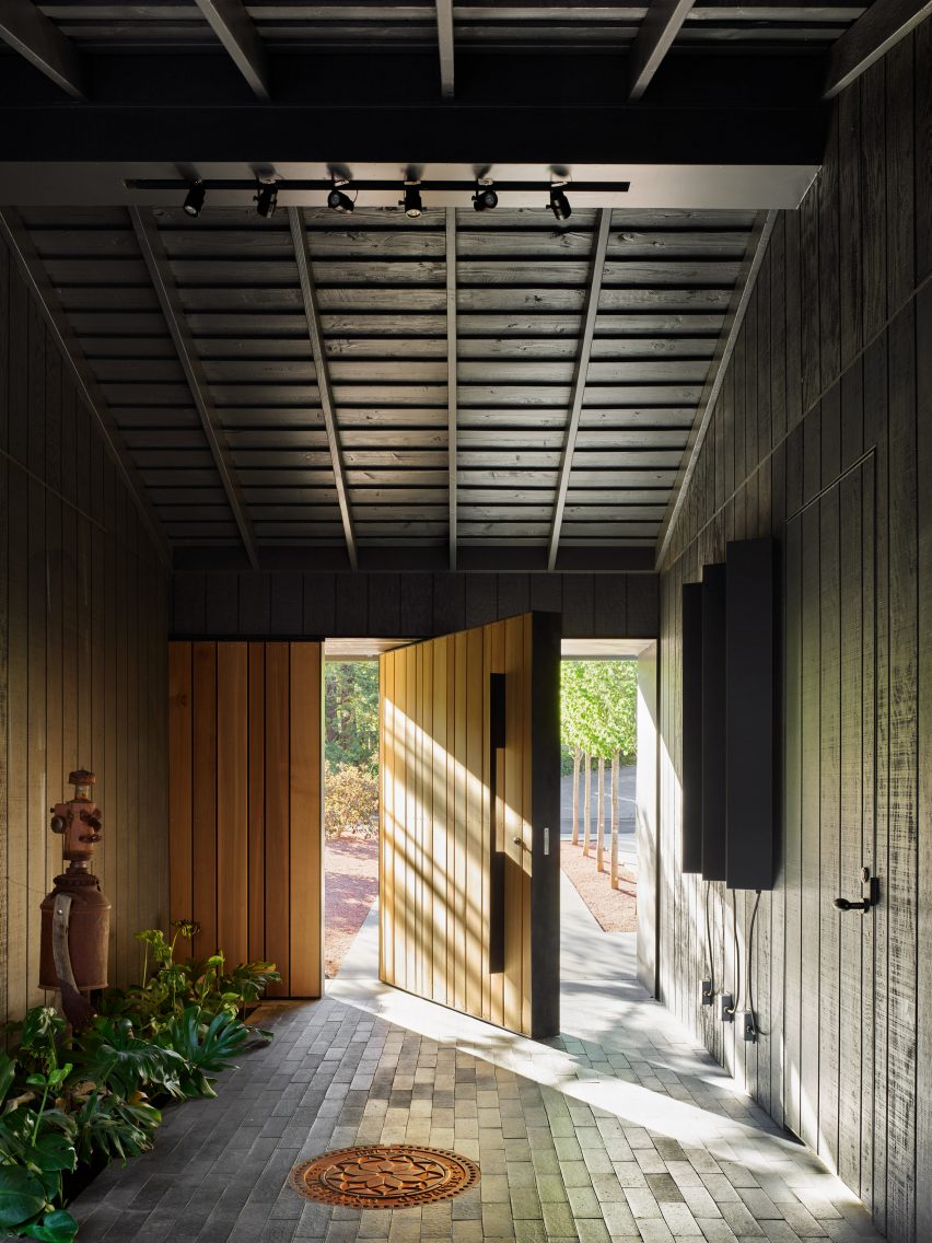 斯坦福校园中世纪风格住宅丨Jensen Architects-10